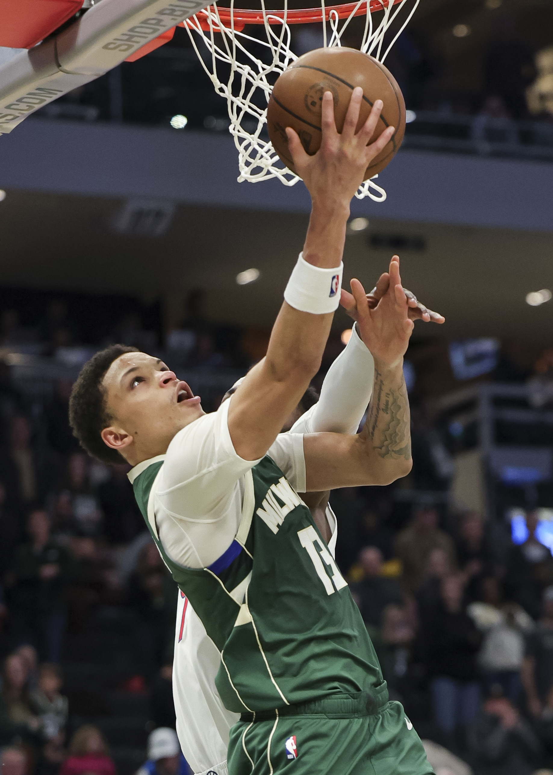 关于密尔沃基雄鹿迎来里程碑备战NBA常规赛深圳男篮官宣签约备战欧篮联之后,詹姆斯在SKT比赛中败北的信息 关于密尔沃基雄鹿迎来里程碑备战NBA常规赛深圳男篮官宣签约备战欧篮联之后,詹姆斯在SKT比赛中败北的信息
