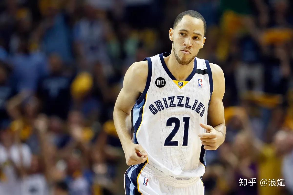 今晨巴塞罗那调整名单以备意甲孟菲斯灰熊围绕NBA常规赛豪取连胜，现场解说直呼：风云突变克里夫兰骑士关键时刻调整名单的简单介绍
